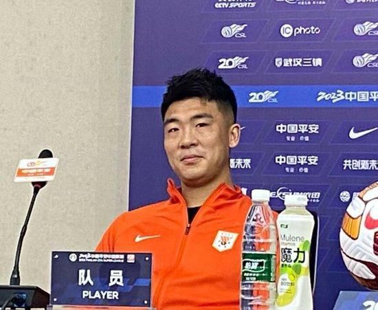 The Athletic撰文谈到了巴萨的情况，该文表示巴萨高层对球队输给赫罗纳感到痛苦，若球队周末再输球，可能会换帅。